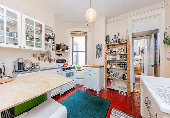 4th image of 349 W 44th St APT 5RE