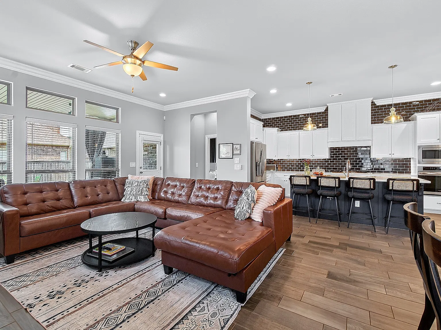 4 bed, 2417 sqft, $2,750 — Photo 4