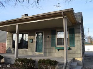19113 Woodside St, Harper Woods, MI 48225