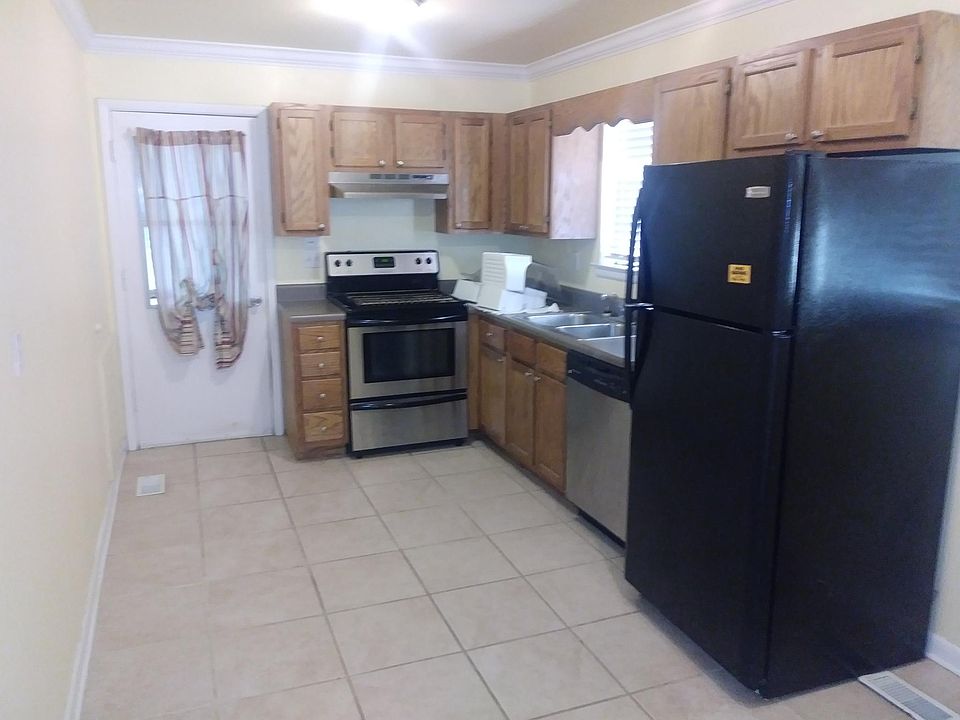 2nd image of 1212 Robert E Lee St