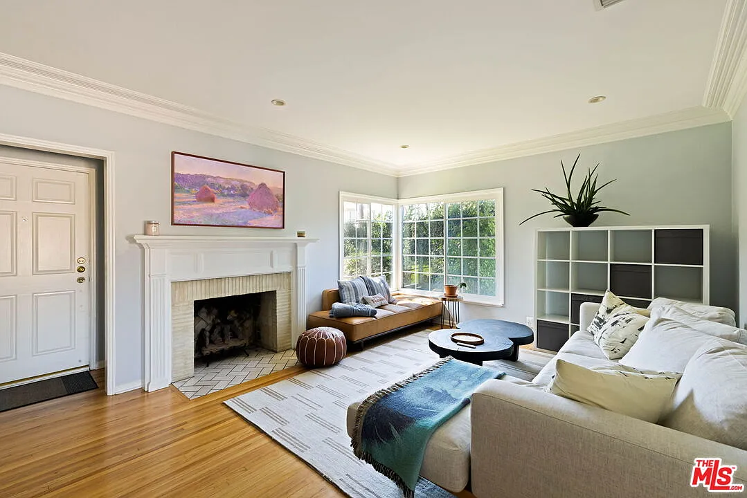 2 bed, 1.5 bath, 1117 sqft, $4,995 — Photo 3