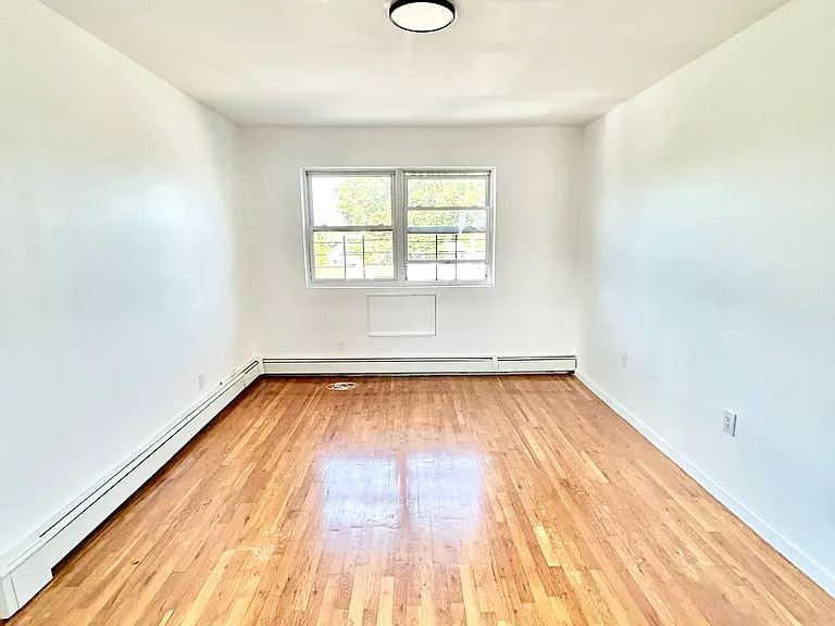 2753 Tenbroeck Ave #3 — Photo 2