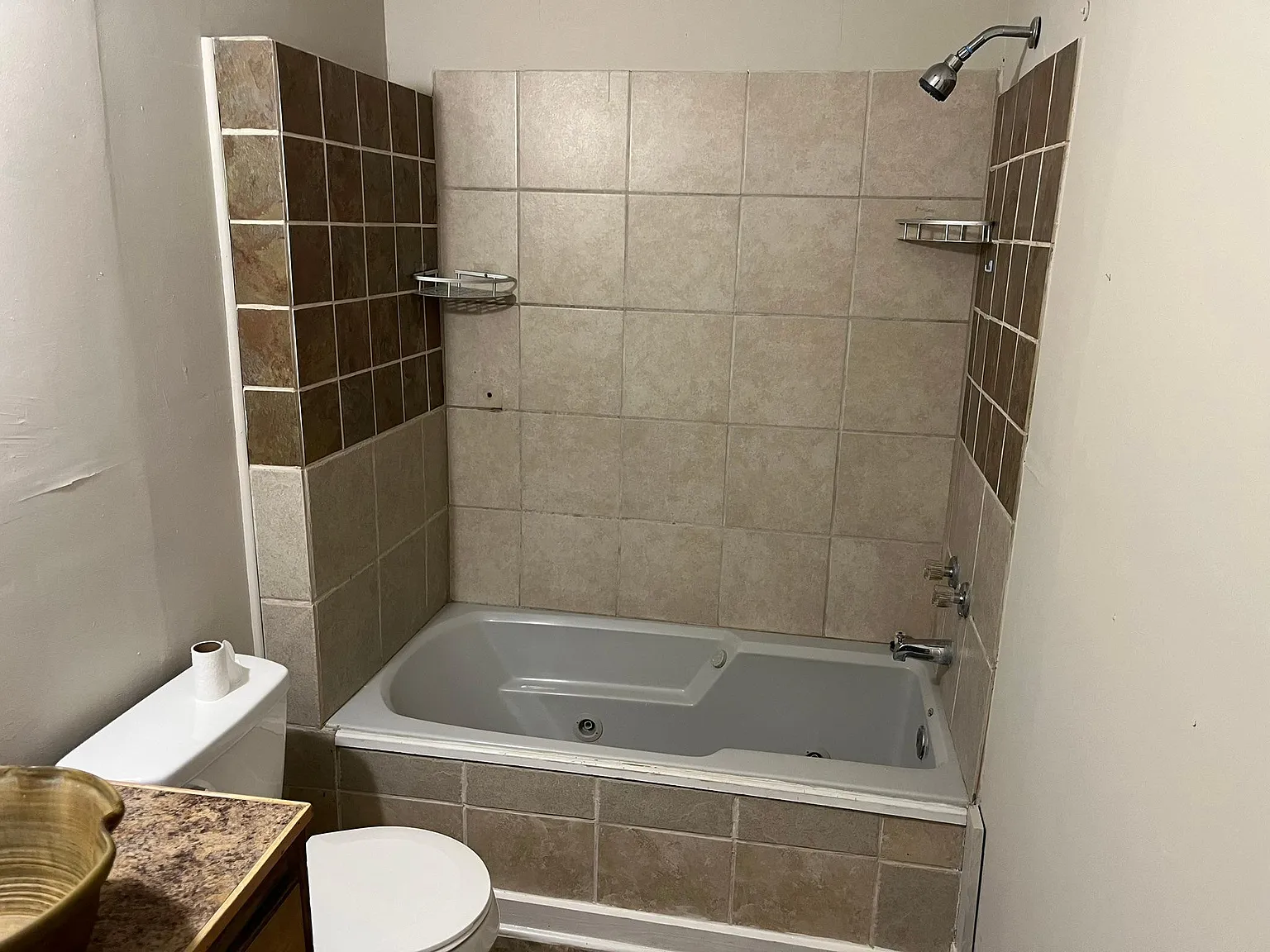 3 bed, 1.5 bath, 1000 sqft, $1,150 — Photo 3