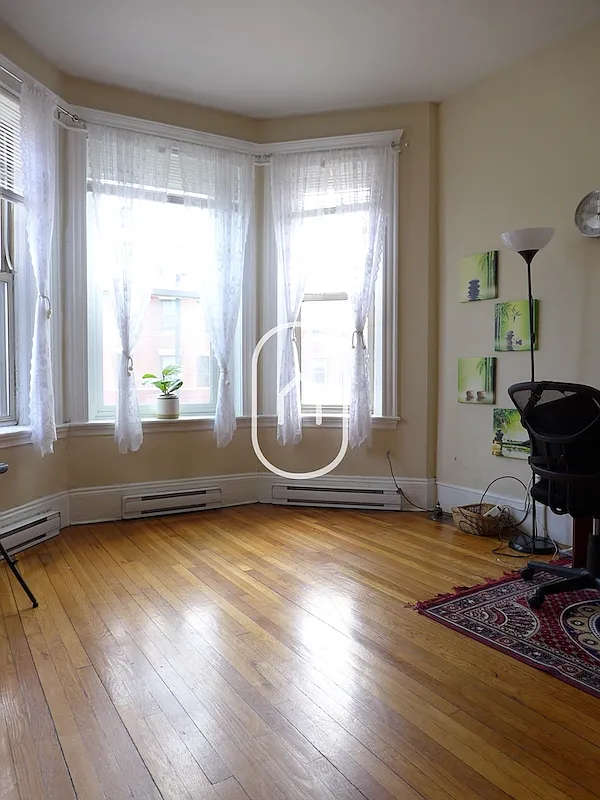 1 bed, 9999 sqft, $2,400 — Photo 1
