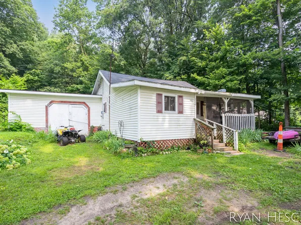 5210 Bluewater Hwy, Saranac, MI 48881