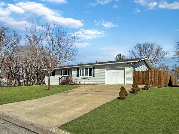 1304 South 3rd Street, Prairie Du Chien, WI 53821