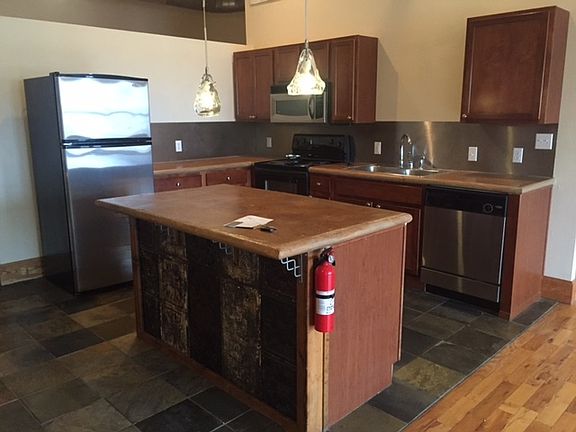 3rd image of 218 E Walnut St APT 301