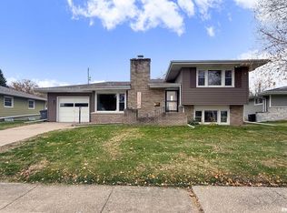 210 Hilltop Ct, Milan, IL