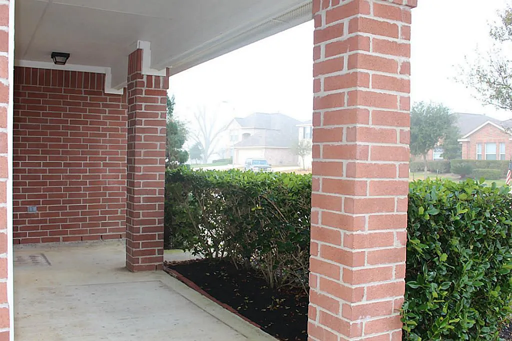 4 bed, 1990 sqft, $2,350 — Photo 4