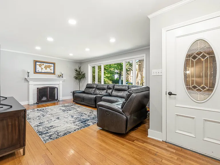 3604 Husted Dr — Photo 3