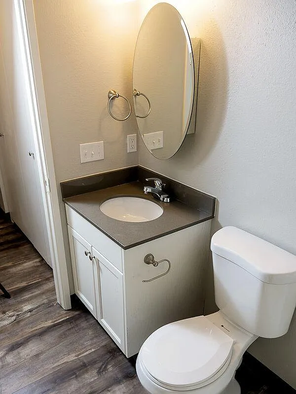 2 bed, 700 sqft, $1,675 — Photo 2