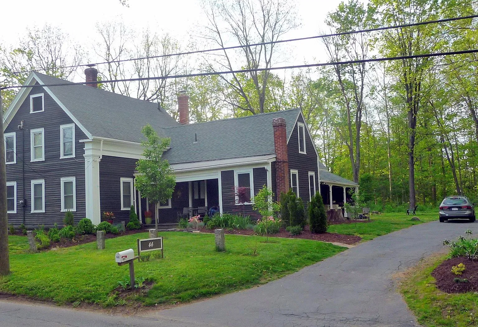 6 bed, 2.5 bath, 2600 sqft, $5,400 — Photo 2