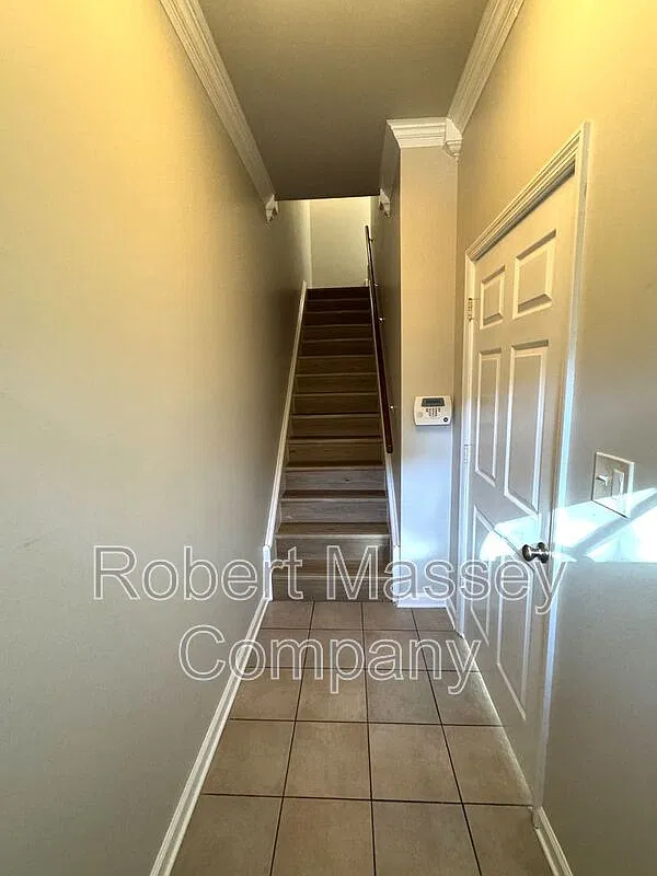 2 bed, 2.5 bath, 1832 sqft, $1,900 — Photo 4