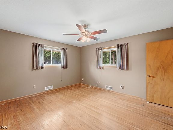 4th image of 8382 Royalhaven Dr
