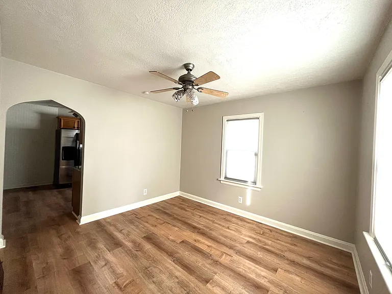 223 Linwood Ave NW — Photo 8