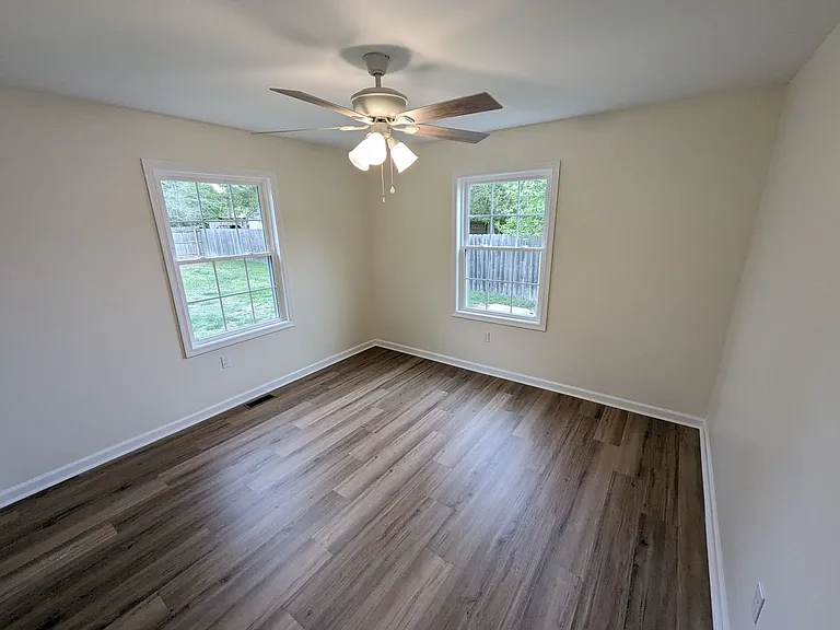 118 Nelson Dr — Photo 10