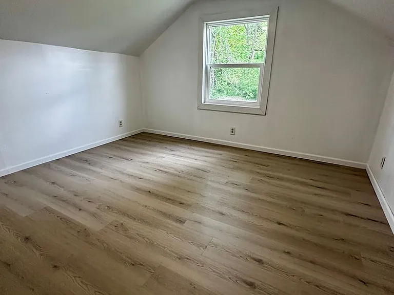 1214 Commercial St — Photo 8
