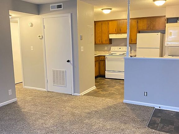 2nd image of 526 Main St APT 6