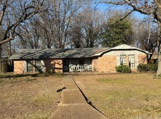 203 Cottonwood Dr, England, AR 72046