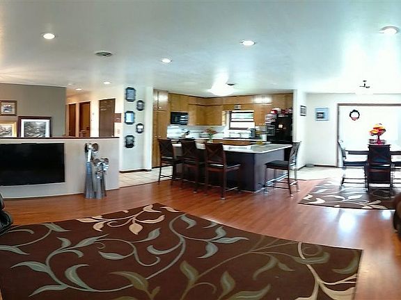 5th image of 907 E 27th Ave