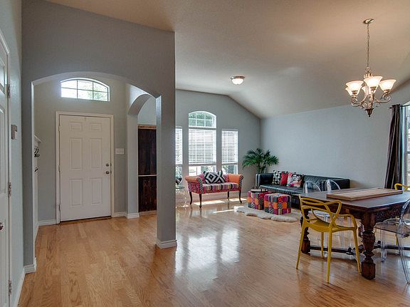 5th image of 405 Willow Vista Dr