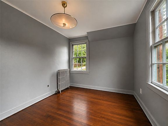 21st image of 1521 Manor Ave