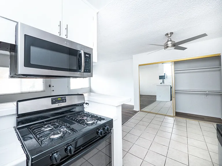 1166 S. Crenshaw Blvd — Photo 9