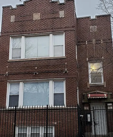 7112 S King Dr — Photo 2