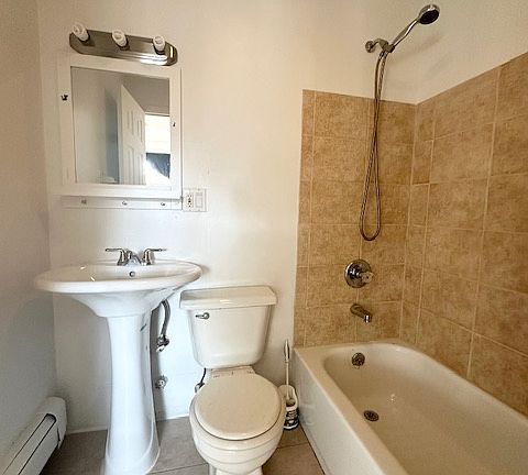 5th image of 3513 Crescent St #1