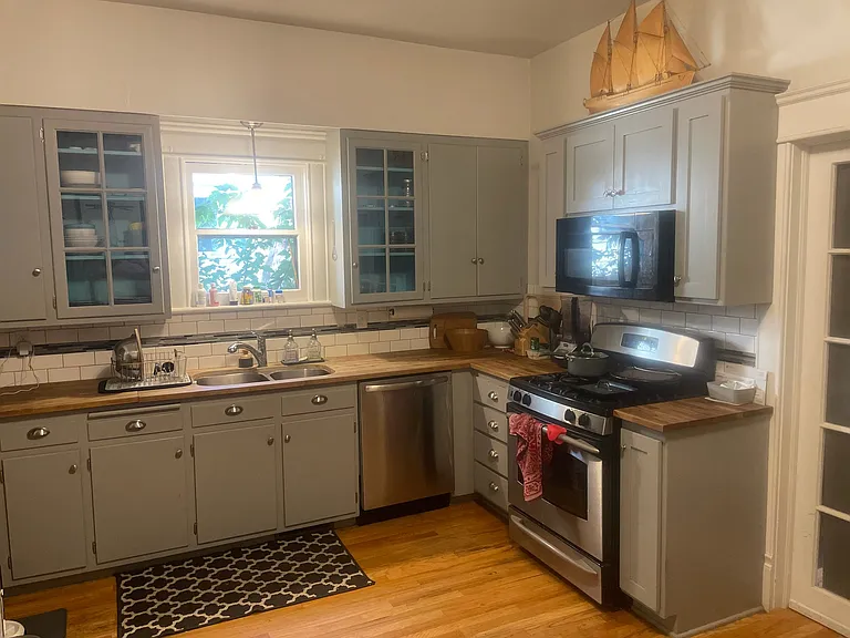 657 Siskiyou Blvd #1 — Photo 9