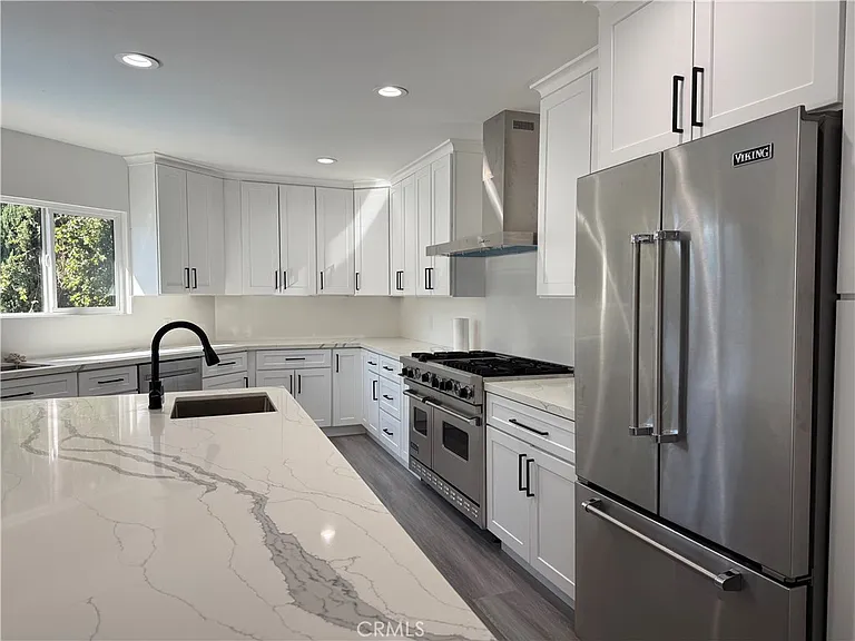 5527 Beckford Ave — Photo 15