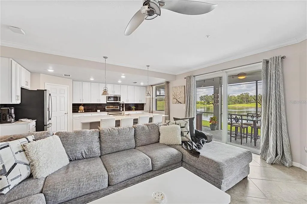 3 bed, 2.0 bath, 1769 sqft, $2,900 — Photo 4
