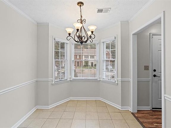 4th image of 2927 Governors Ct