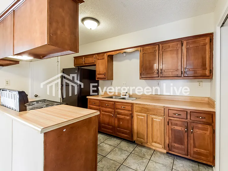 2724 Van Der Veer Dr — Photo 9