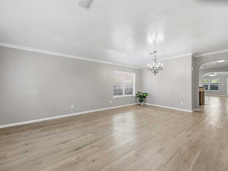 11609 Spill Creek Dr — Photo 2