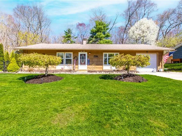 12 Abbey Ln, Foster, RI 02825