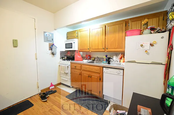Rented by City Stop Realty | media 3