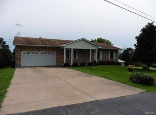 1586 Hillcrest Dr, De Soto, MO 63020