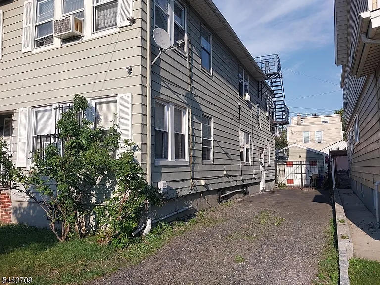 230 Ampere Pkwy — Photo 16