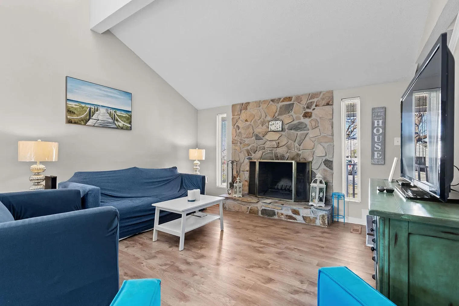 3 bed, 2.0 bath, 1291 sqft, $3,271 — Photo 4