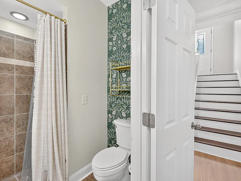 131 Carriage Ct — Photo 5