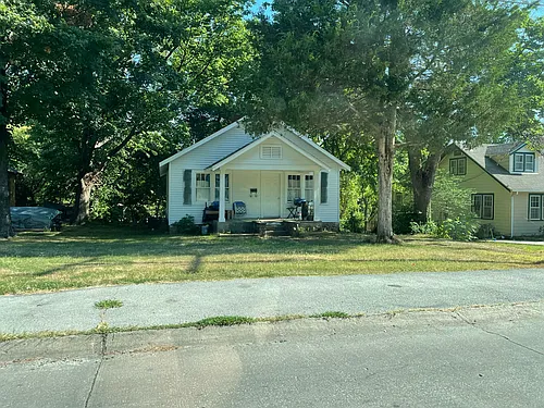 606 W Hill St Photo 1