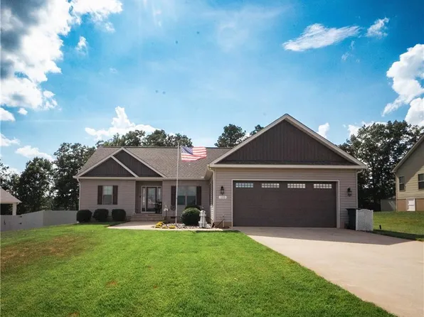 155 Greythorn Dr, Statesville, NC 28625