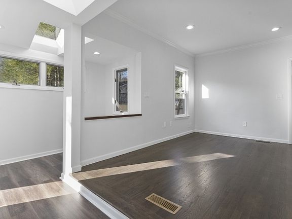 3rd image of 143 Veazy St