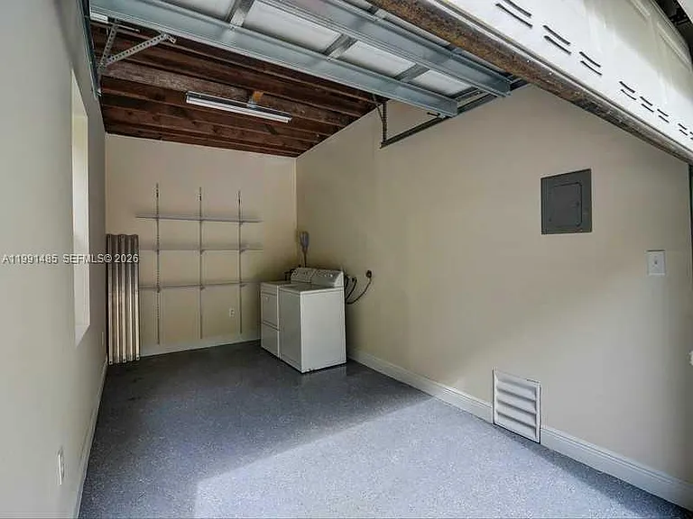 1507 Genoa St — Photo 7