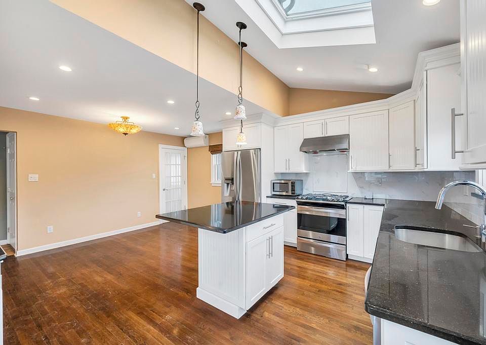 1st image of 6 Arnold St Floor 1