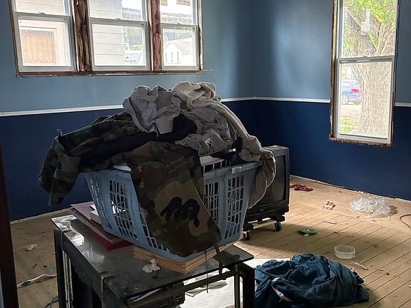 4th image of 521 3rd Ave S