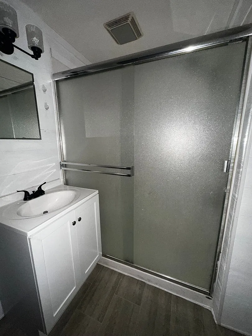 Well Maintained -2 bed 1 bath home in Marshfield — Photo 4