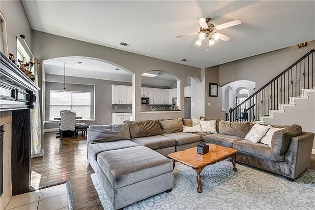 1st image of 512 Saddlehorn Dr