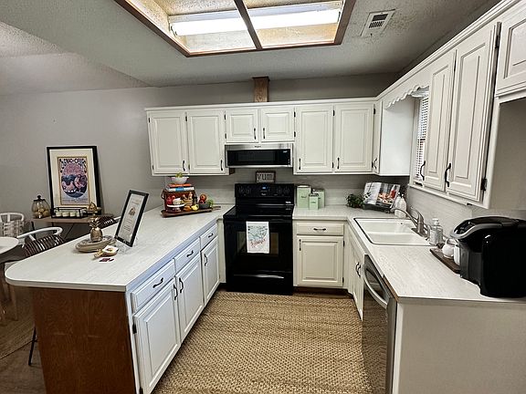 4th image of 907 W Linden St #907